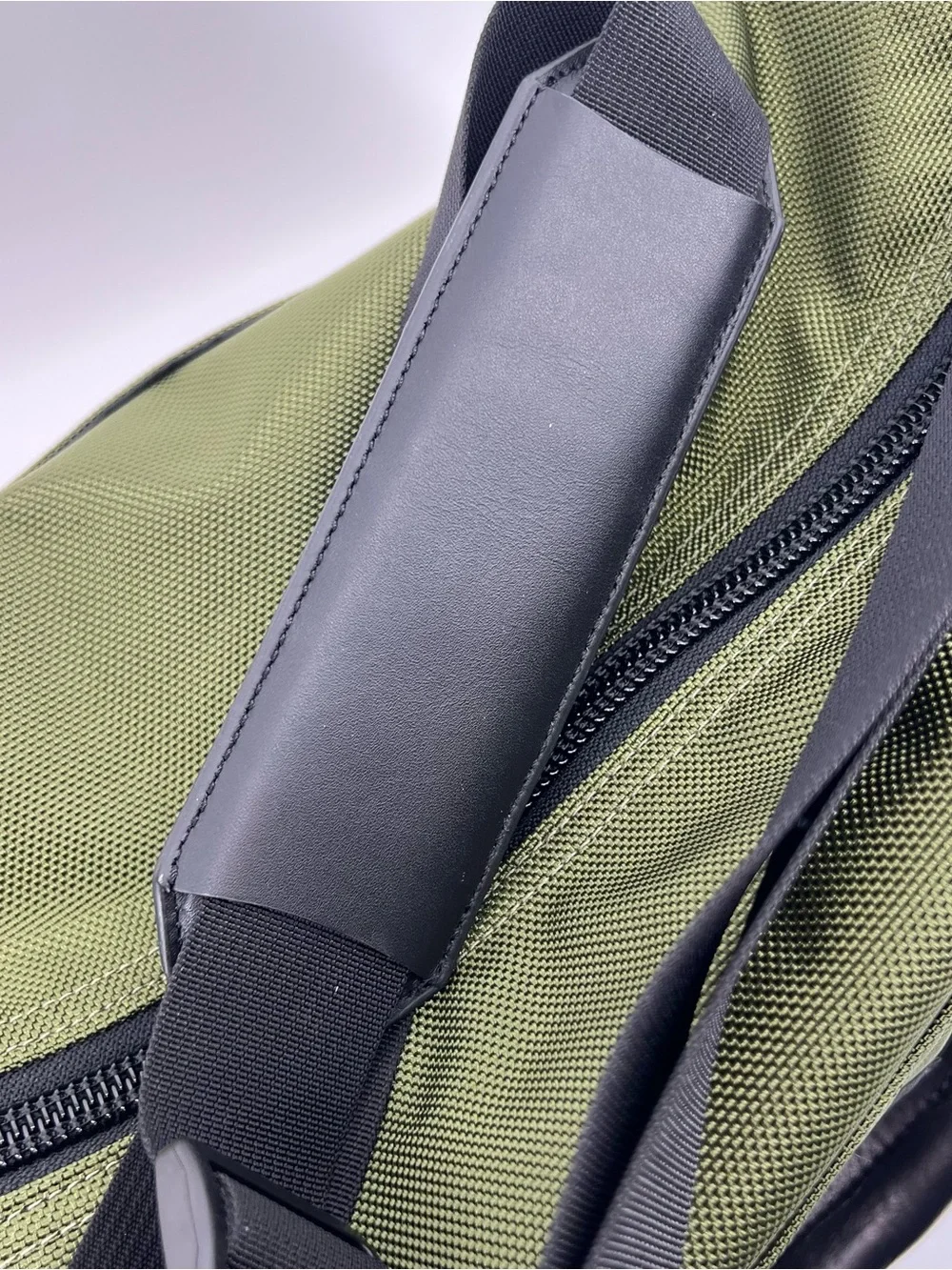 GOBI Duffle Bag Olive Drab Green Black Adjustable Straps Solid 19 X 12 X 14.5